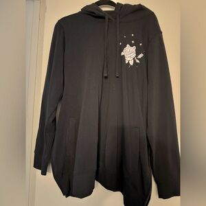 NWT Torrid plus size hoodie with zippered sides and pockets - size 1